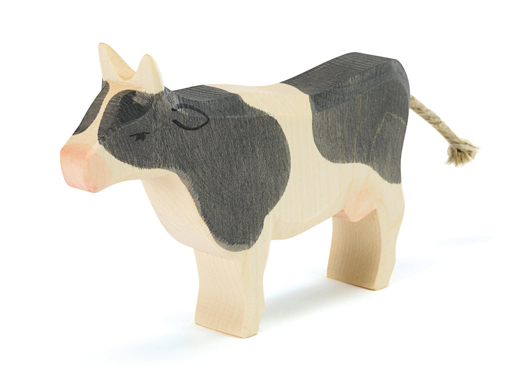 Kuh schwarz stehend Holzspielfigur von Ostheimer