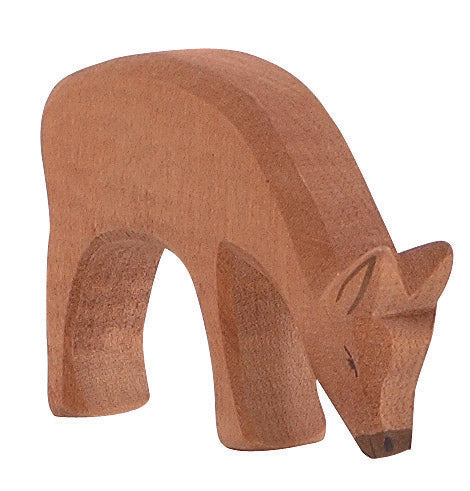 Hirschkuh fressend Holzspielfigur von Ostheimer