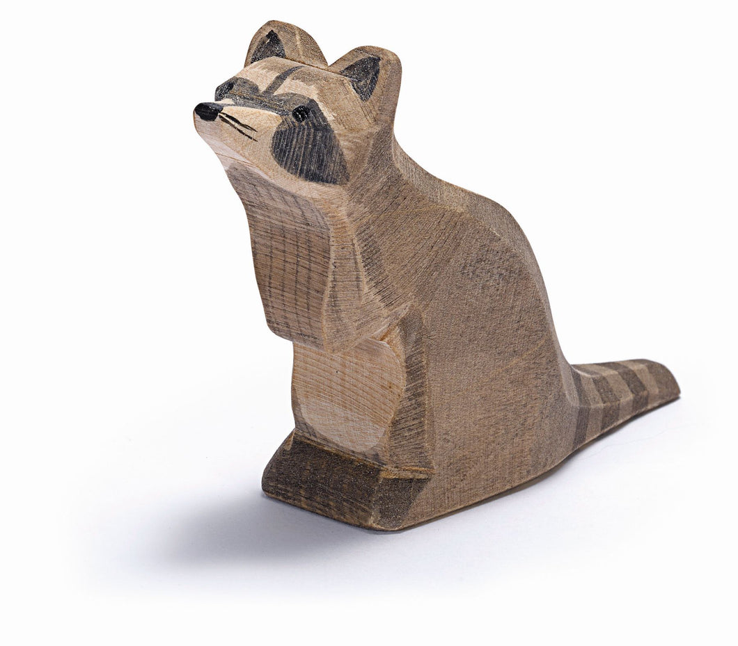 Waschbär sitzend Spielfigur aus Holz von Ostheimer