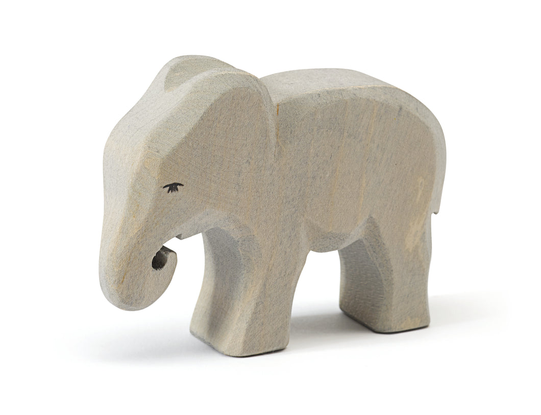 Elefant klein fressend Holzspielfigur von Ostheimer